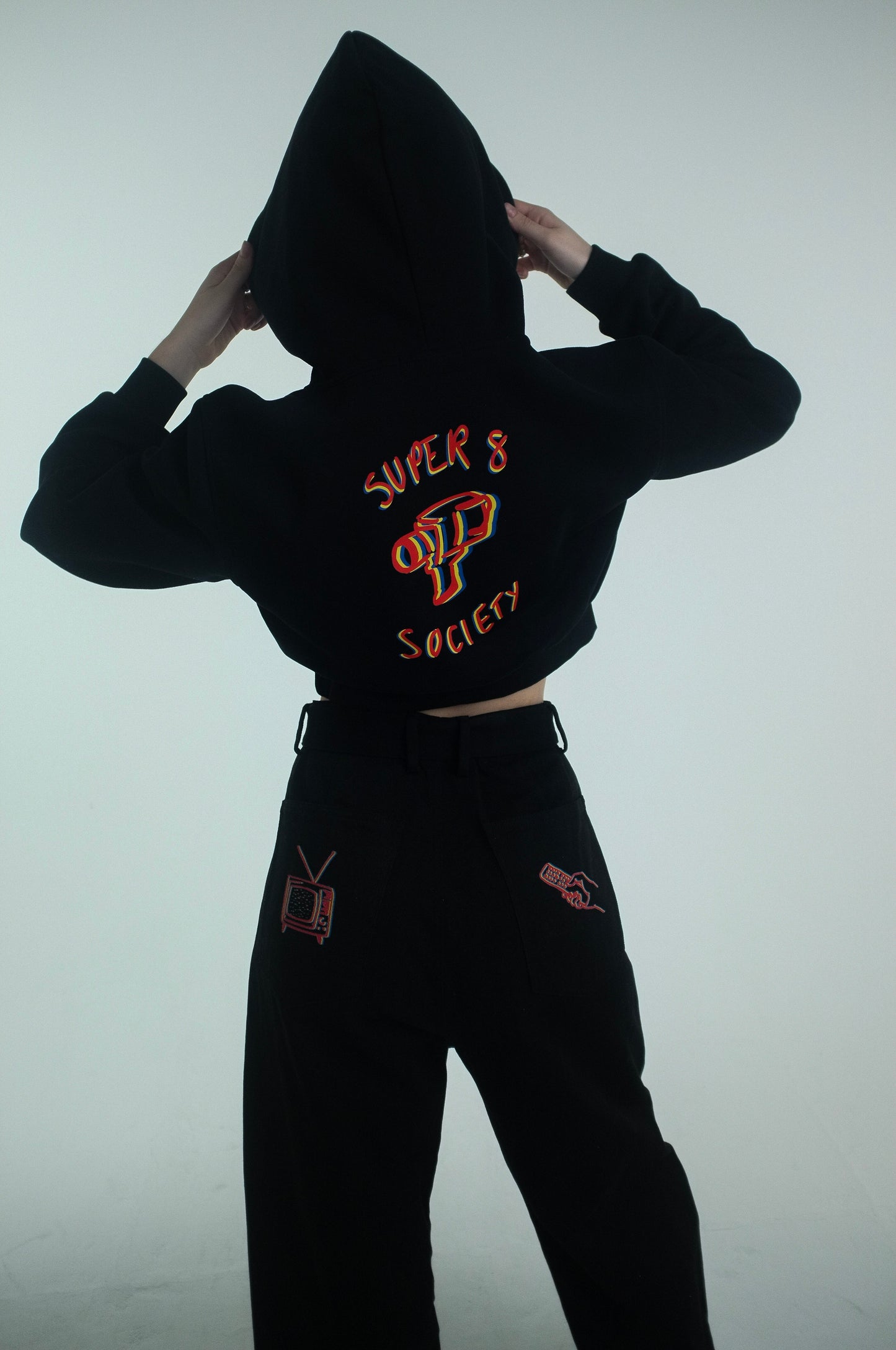 SUPER 8 SOCIETY - CROPPED HOODIE (FEMALE) - WHITE